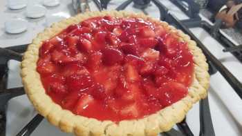 Easy and Delicious Strawberry Pie