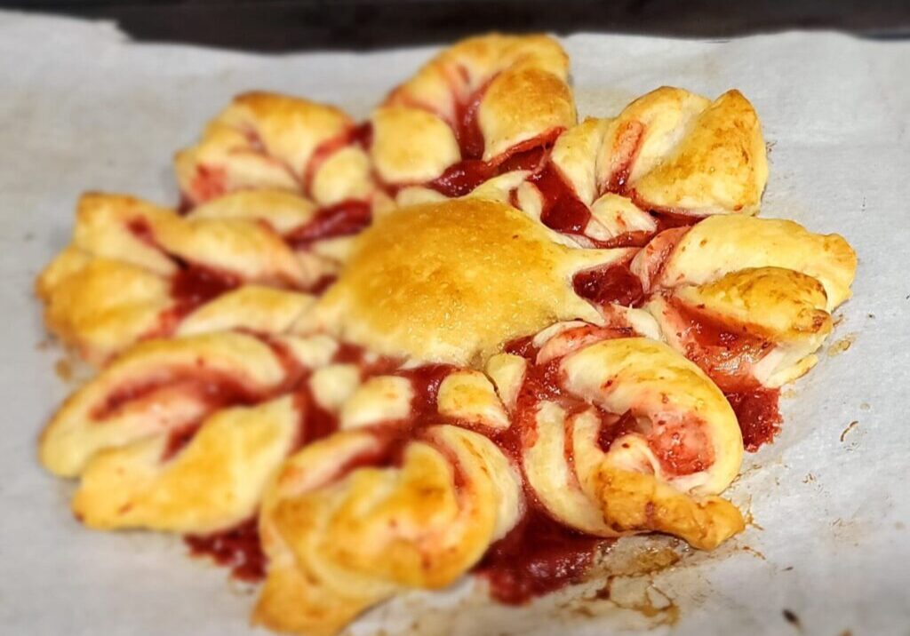 Easy Puff Pastry Strawberry Snowflake Dessert